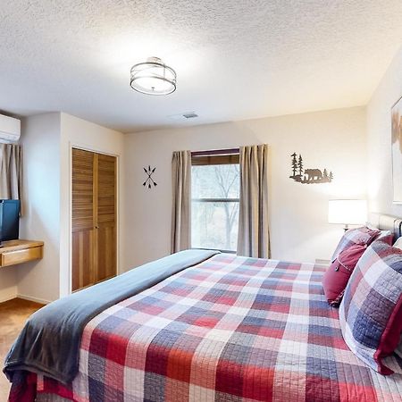 Creekside Cabin Гровленд Экстерьер фото